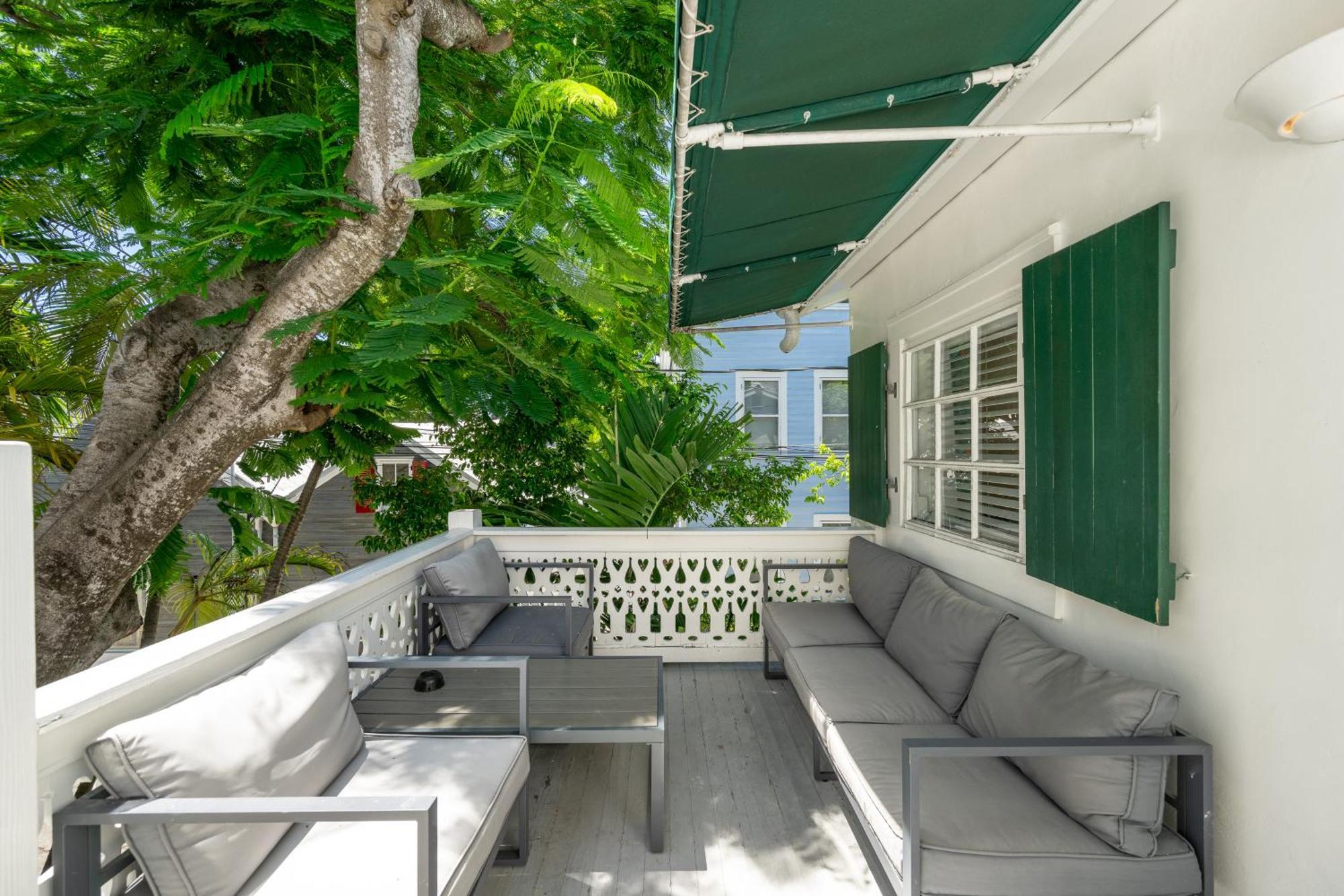 Bed and breakfast The Speakeasy And Rum Bar *