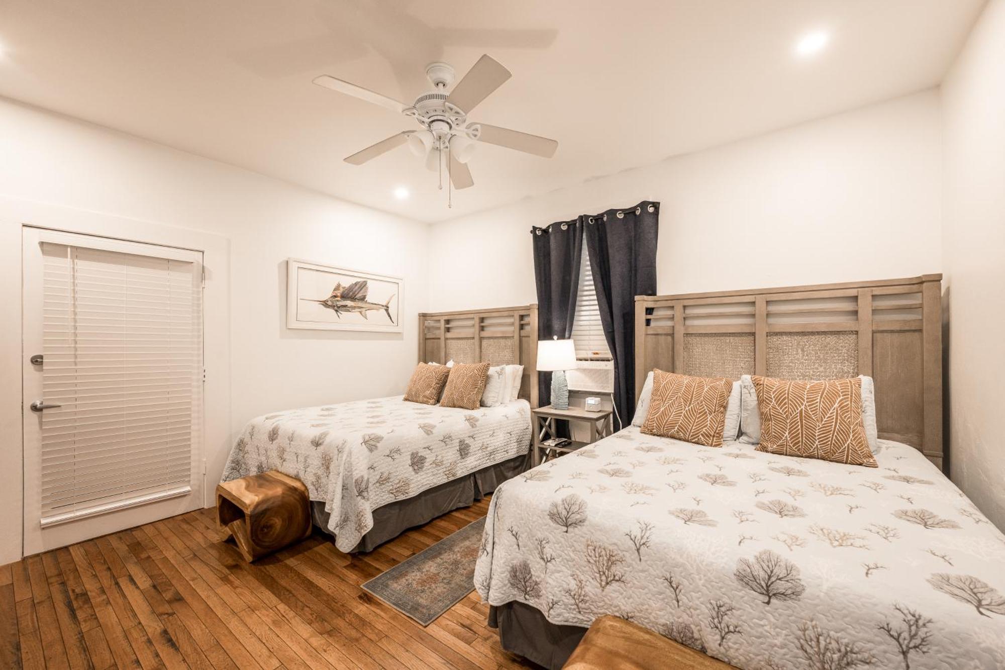 The Speakeasy And Rum Bar Bed and breakfast Cayo Hueso