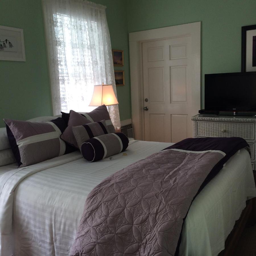 The Speakeasy And Rum Bar Bed & Breakfast