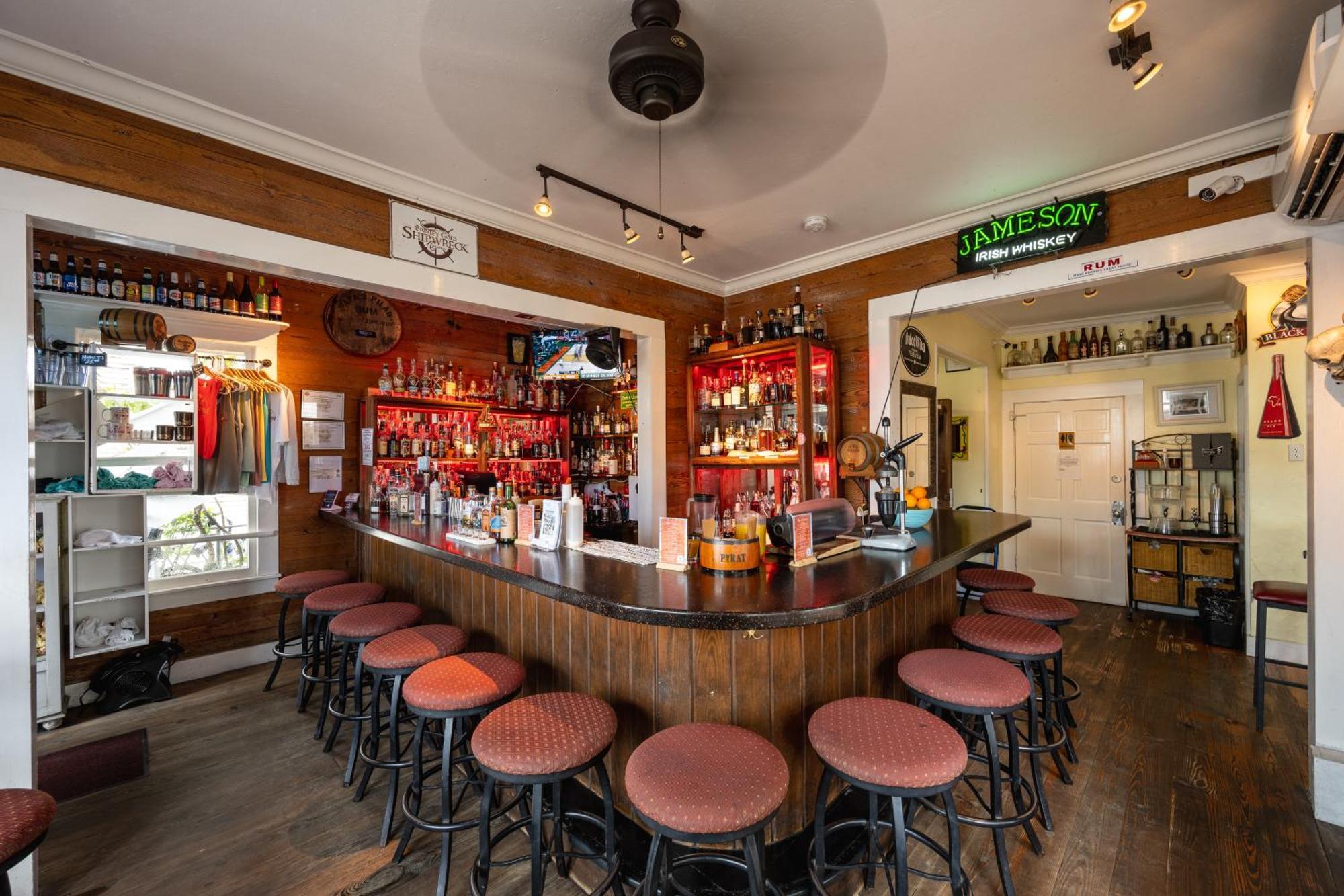 Bed & Breakfast The Speakeasy And Rum Bar *