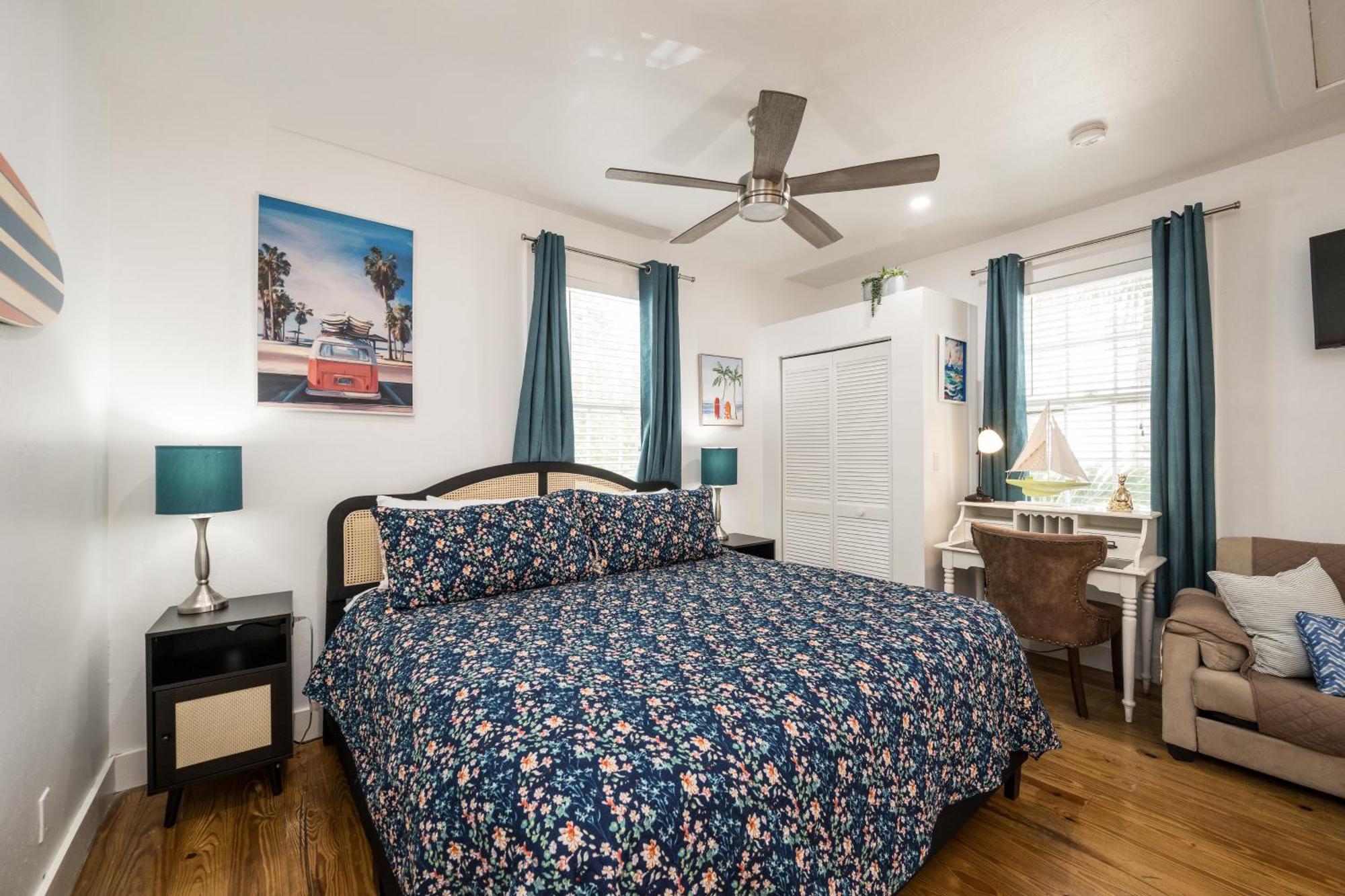 Bed & Breakfast The Speakeasy And Rum Bar Key West