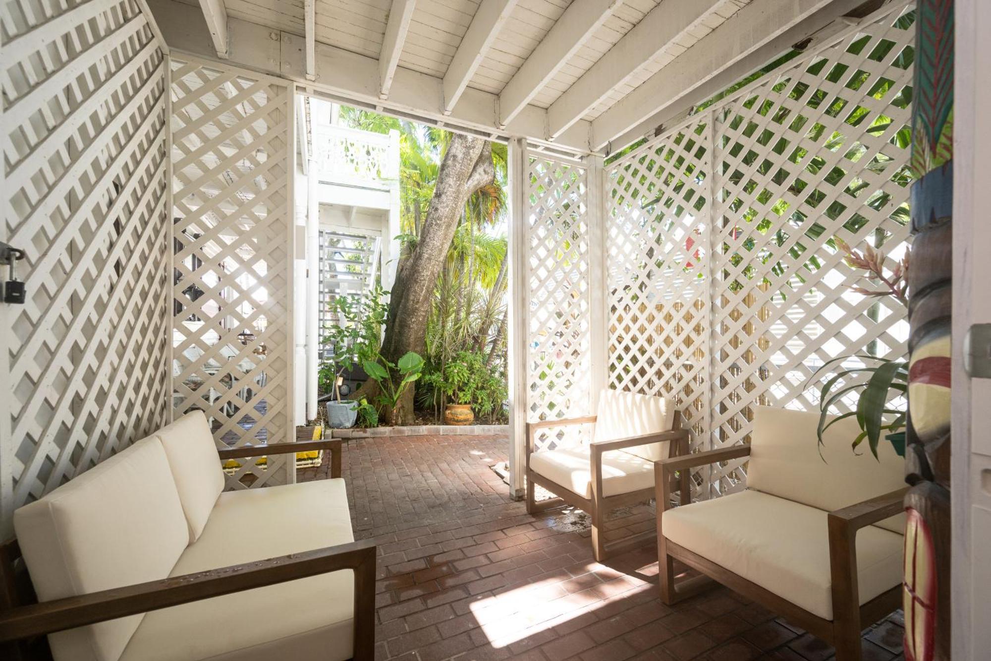 Bed & Breakfast The Speakeasy And Rum Bar Key West